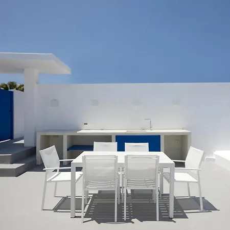 Thadeos With Private Jetted Pool Fira (Santorini)