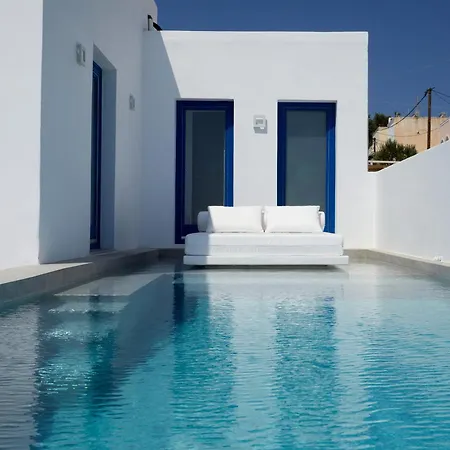 Thadeos With Private Jetted Pool Fira (Santorini)